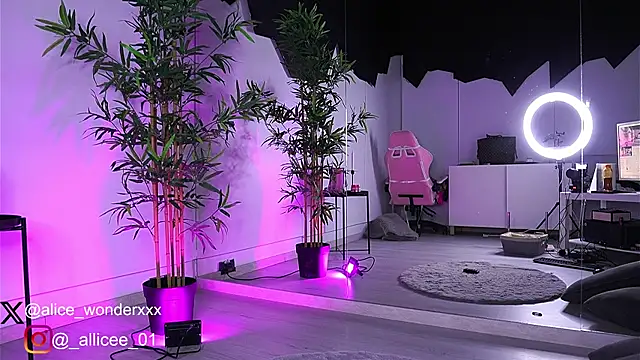 Snapshot of VanessaSimon chatting on March 19, 6:03 am VanessaSimon online show from March 19, 6:03 am