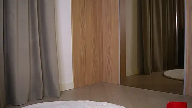 VanessaSimon online show from July 13, 6:05 am