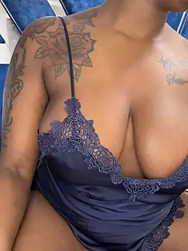 Snapshot of SexxyLunar chatting on July 10, 12:15 am SexxyLunar online show from July 10, 12:15 am