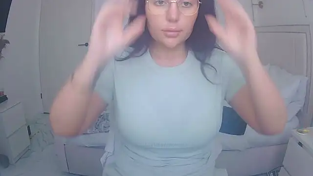 magical mia online show from April 27, 10:13 am