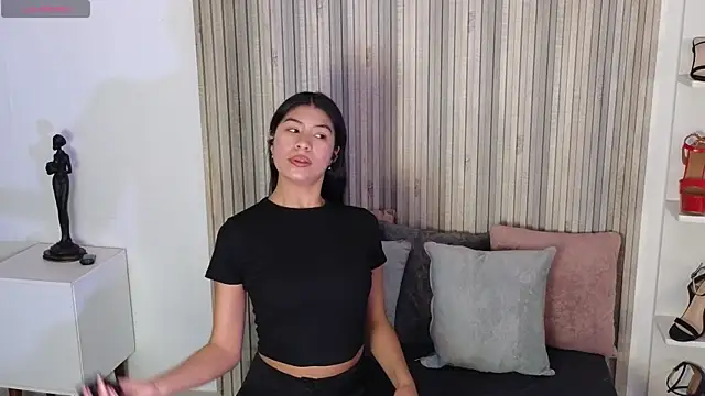 Snapshot of LissaWiild chatting on October 13, 1:11 pm LissaWiild online show from October 13, 1:11 pm