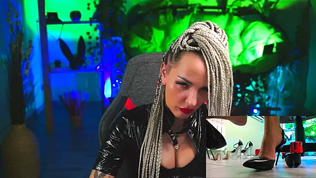 MonicaMaxwel online show from March 1, 6:11 pm