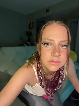 Snapshot of molly_witha_chance chatting on April 28, 1:59 am molly witha chance online show from April 28, 1:59 am