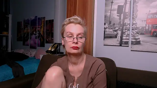 HelgaHimmell online show from April 29, 5:30 pm