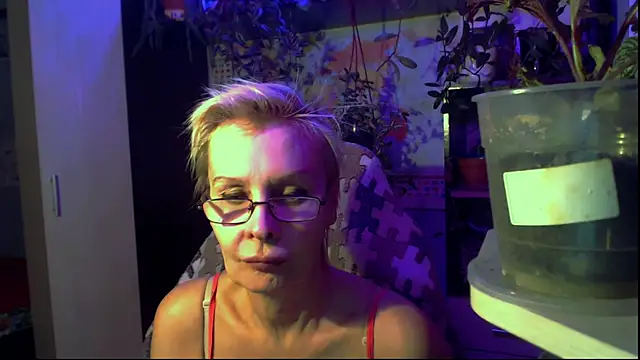 Snapshot of HelgaHimmell chatting on May 9, 10:26 pm HelgaHimmell online show from May 9, 10:26 pm