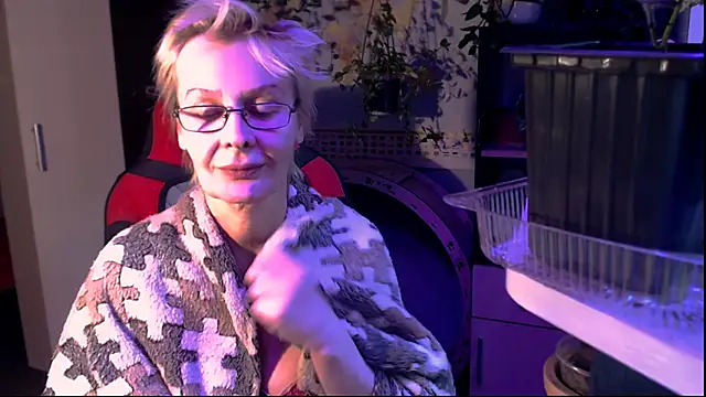 Snapshot of HelgaHimmell chatting on May 27, 4:48 pm HelgaHimmell online show from May 27, 4:48 pm