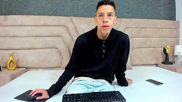 Snapshot of thiago19s chatting on July 1, 12:40 pm thiago19s online show from July 1, 12:40 pm