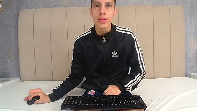 Snapshot of thiago19s chatting on July 28, 2:13 pm thiago19s online show from July 28, 2:13 pm