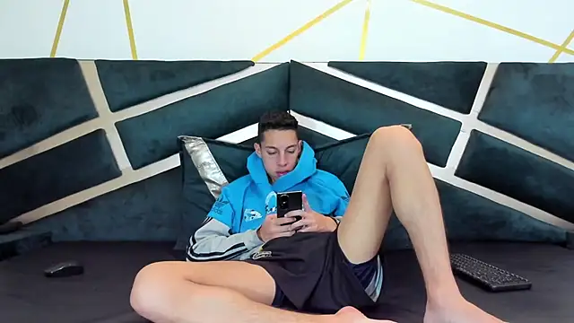 Snapshot of thiago19s chatting on July 29, 12:36 pm thiago19s online show from July 29, 12:36 pm