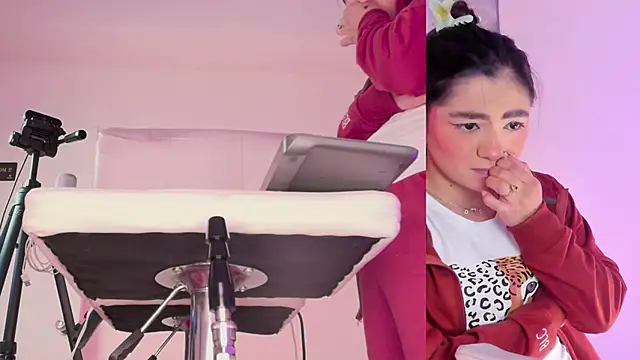 Snapshot of Angelst__ chatting on October 12, 6:45 am Angelst online show from October 12, 6:45 am