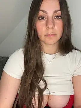 Snapshot of Loella-Rose chatting on May 12, 8:17 pm Loella-Rose online show from May 12, 8:17 pm