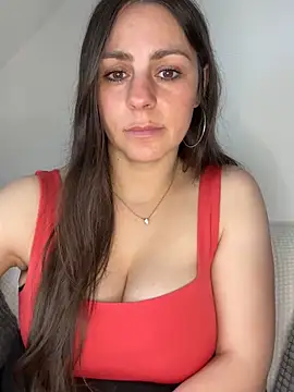 Snapshot of Loella-Rose chatting on May 18, 7:47 am Loella-Rose online show from May 18, 7:47 am