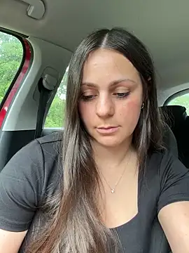 Snapshot of Loella-Rose chatting on June 4, 12:33 pm Loella-Rose online show from June 4, 12:33 pm