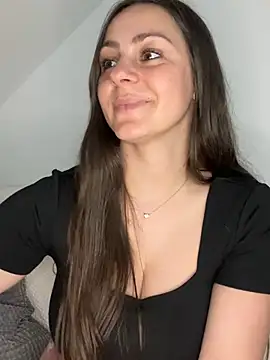 Snapshot of Loella-Rose chatting on June 5, 12:39 am Loella-Rose online show from June 5, 12:39 am