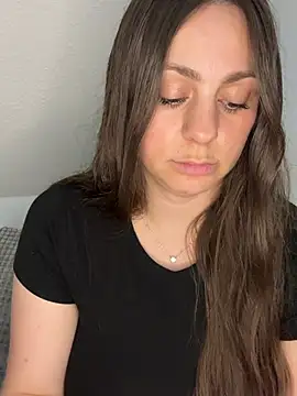 Snapshot of Loella-Rose chatting on June 6, 10:36 pm Loella-Rose online show from June 6, 10:36 pm