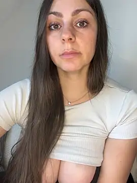 Snapshot of Loella-Rose chatting on June 14, 11:01 am Loella-Rose online show from June 14, 11:01 am