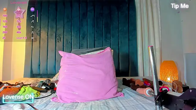 blondehorny69 online show from September 10, 7:03 pm