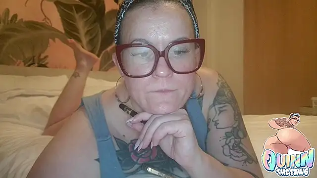 quinnmariexo online show from December 2, 1:33 am