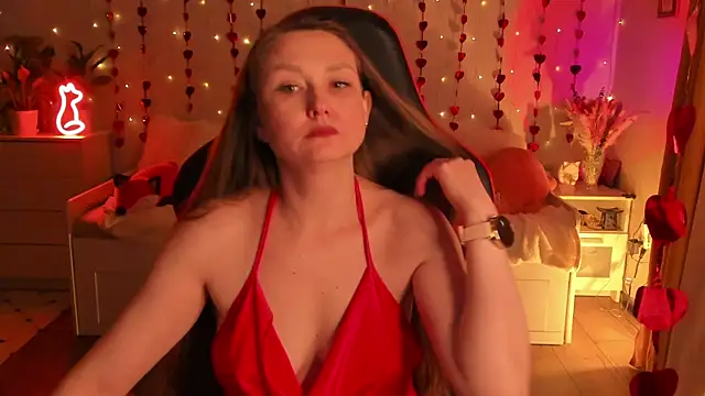 desperatehousewife   online show from February 8, 3:00 pm