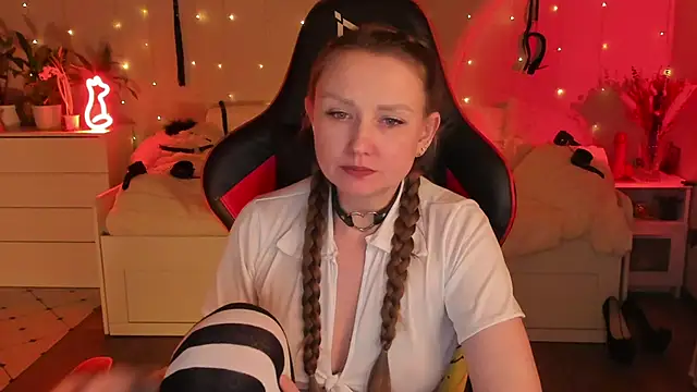 desperatehousewife   online show from March 8, 3:28 am