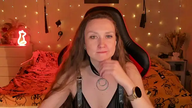 desperatehousewife   online show from September 16, 6:20 pm