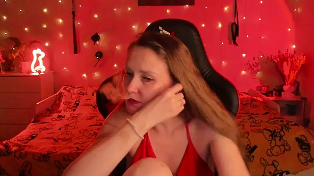 desperatehousewife   online show from September 19, 5:35 pm