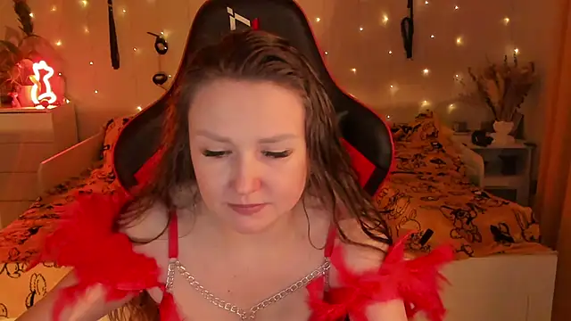 desperatehousewife   online show from October 19, 6:08 pm