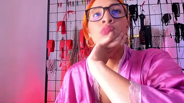 Snapshot of charrlotte_quinn chatting on January 2, 9:18 pm charrlotte quinn online show from January 2, 9:18 pm