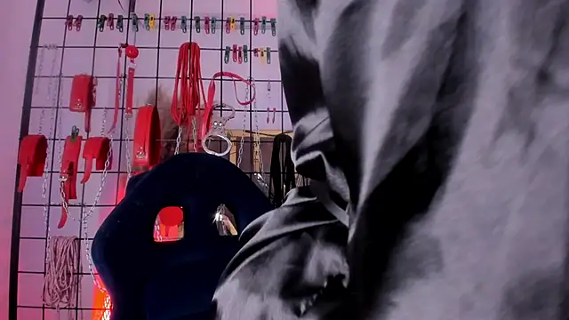 Snapshot of charrlotte_quinn chatting on January 13, 9:09 pm charrlotte quinn online show from January 13, 9:09 pm