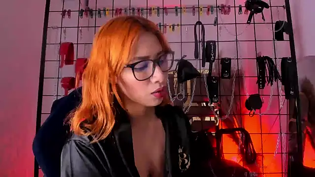 Snapshot of charrlotte_quinn chatting on February 13, 8:24 pm charrlotte quinn online show from February 13, 8:24 pm