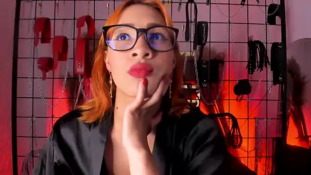Snapshot of charrlotte_quinn chatting on February 15, 1:10 am charrlotte quinn online show from February 15, 1:10 am