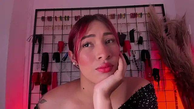 Snapshot of charrlotte_quinn chatting on October 5, 8:51 pm charrlotte quinn online show from October 5, 8:51 pm