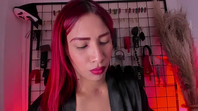 charrlotte quinn online show from November 18, 3:05 pm