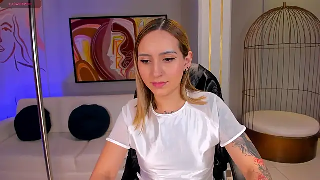 Snapshot of MollySundersX chatting on June 16, 8:00 pm MollySundersX online show from June 16, 8:00 pm