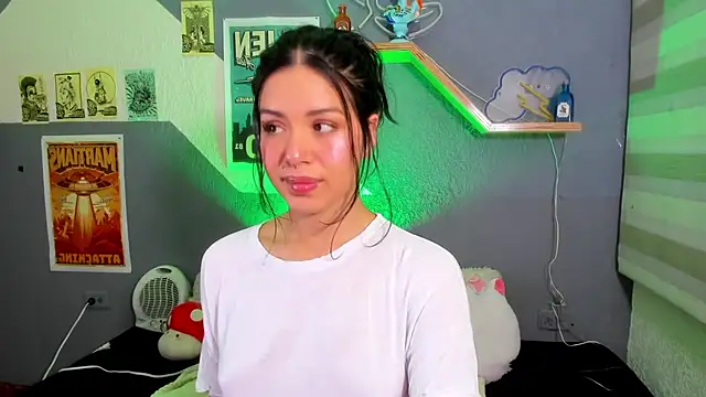 Snapshot of MiaaRose chatting on November 13, 8:08 pm MiaaRose online show from November 13, 8:08 pm