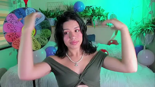 Snapshot of MiaaRose chatting on December 3, 7:23 pm MiaaRose online show from December 3, 7:23 pm