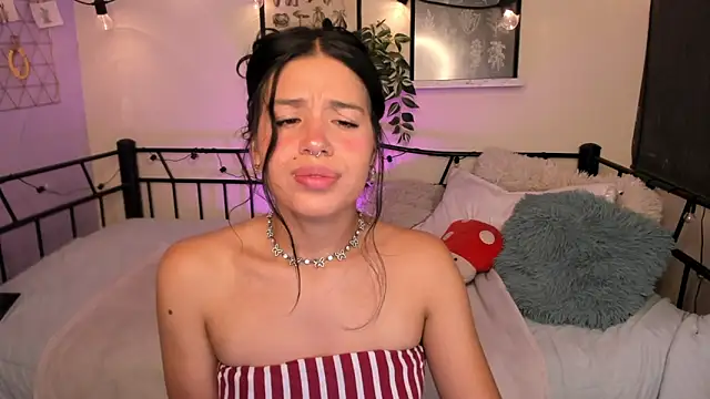 MiaaRose online show from May 5, 4:09 am