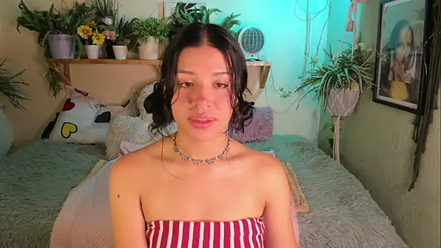 Snapshot of MiaaRose chatting on July 8, 1:32 am MiaaRose online show from July 8, 1:32 am