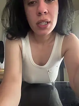 Snapshot of czruz chatting on June 17, 8:43 pm czruz online show from June 17, 8:43 pm