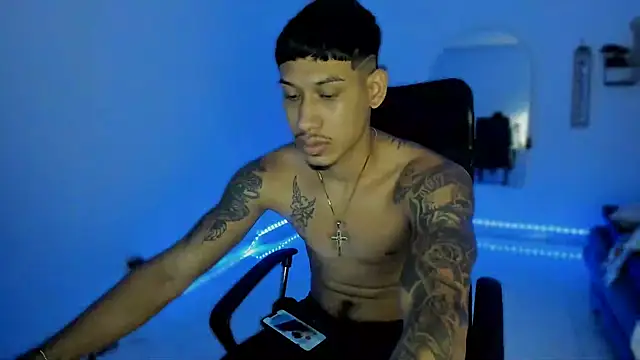 Snapshot of slim_master12 chatting on November 3, 12:46 am slim master12 online show from November 3, 12:46 am