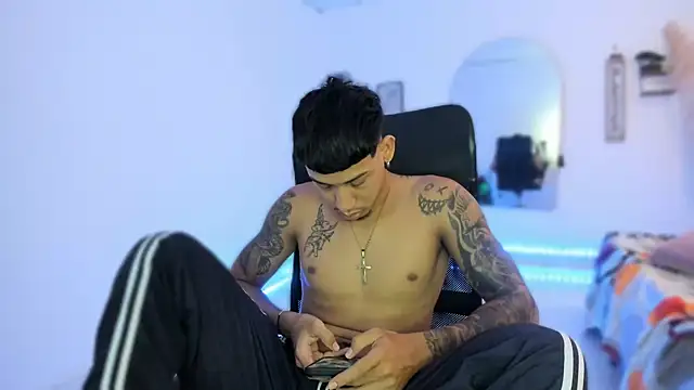 Snapshot of slim_master12 chatting on November 15, 3:04 am slim master12 online show from November 15, 3:04 am