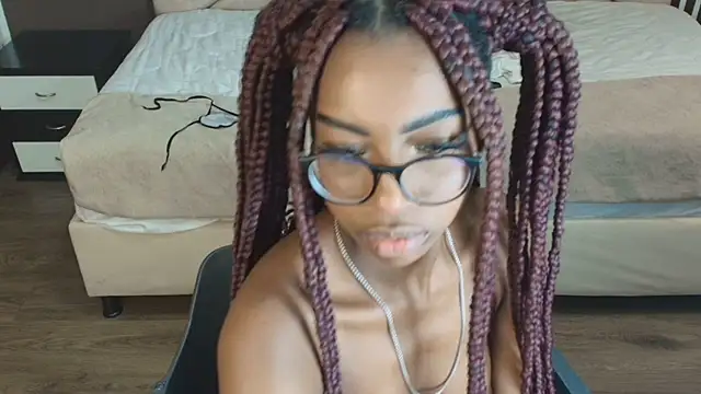 Snapshot of Raquel_jones chatting on February 6, 5:30 pm Raquel jones online show from February 6, 5:30 pm