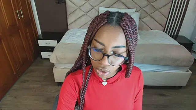 Snapshot of Raquel_jones chatting on February 11, 12:58 pm Raquel jones online show from February 11, 12:58 pm