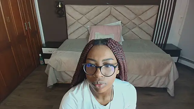 Snapshot of Raquel_jones chatting on March 14, 11:23 am Raquel jones online show from March 14, 11:23 am