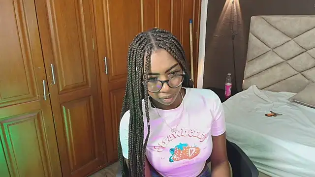Snapshot of Raquel_jones chatting on September 29, 7:40 pm Raquel jones online show from September 29, 7:40 pm