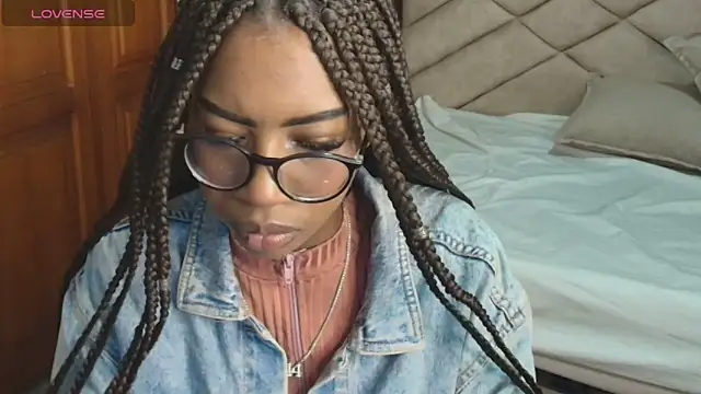 Snapshot of Raquel_jones chatting on September 30, 12:21 pm Raquel jones online show from September 30, 12:21 pm