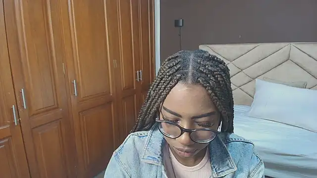 Snapshot of Raquel_jones chatting on October 22, 12:05 pm Raquel jones online show from October 22, 12:05 pm