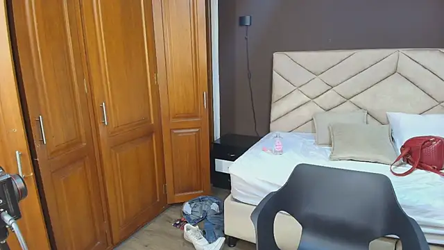 Raquel jones online show from October 28, 7:27 pm