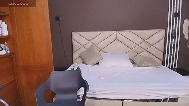 Raquel jones online show from December 21, 11:28 am