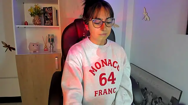 Isabellaa22 1 online show from March 4, 9:32 pm